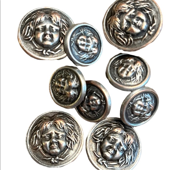 Vintage metal buttons gothic haunted face peasant women Medusa silver mix 1960s - Picture 5 of 12